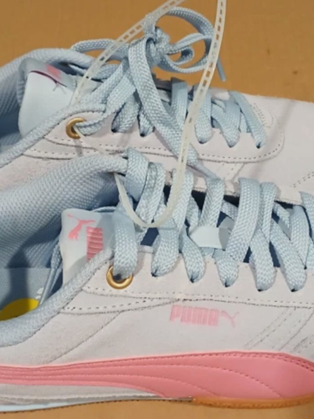 Women's Puma Suede Lace-up Gum Sole New Size 6